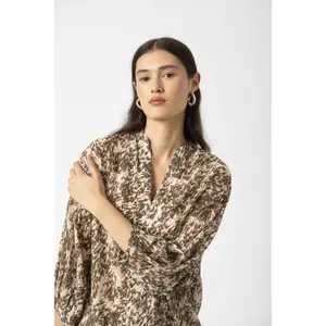 Women's blouse Soaked in Luxury Osaka Amily image-6