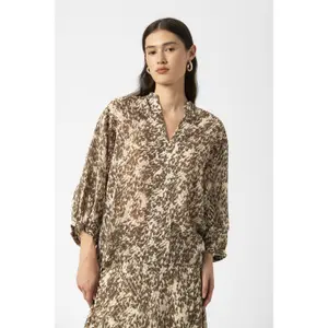 Women's blouse Soaked in Luxury Osaka Amily image-1