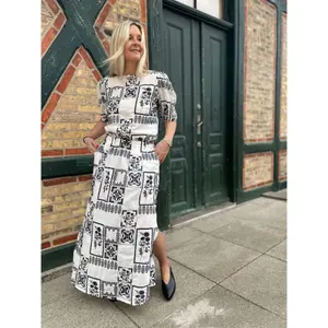 Women's skirt Soaked in Luxury Reesha image-1