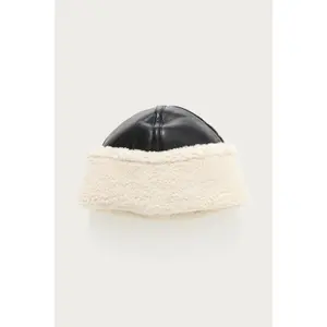 Woman hat Soaked in Luxury SLTonya image-0
