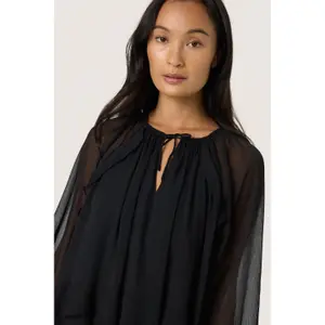 Women's dress Soaked in Luxury Harietta image-5