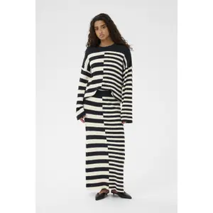 Woman sweater Soaked in Luxury SLZillia image-1