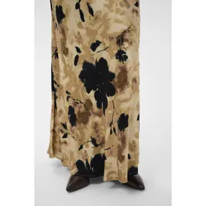 Women's skirt Soaked in Luxury SLRiyan image-4