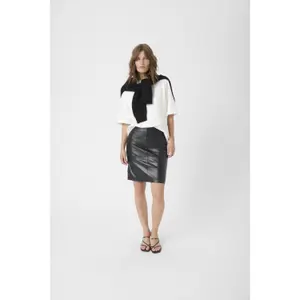 Women's skirt Soaked in Luxury Folly image-1