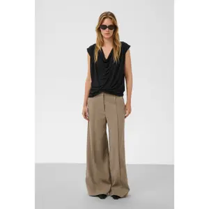 Γυναικείο T-shirt Soaked in Luxury Hanadi image-2