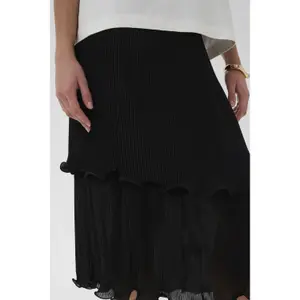 Women's skirt Soaked in Luxury Nieha image-5