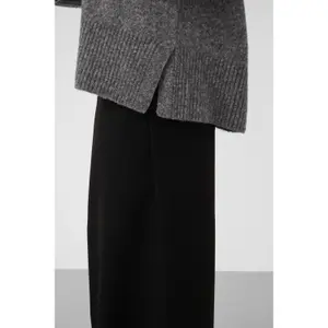 Women's V-neck sweater Soaked in Luxury Slbean image-2