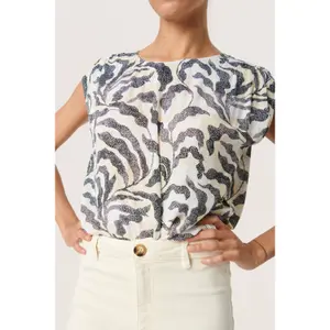 T-shirt de mulher Soaked in Luxury Zaya image-2