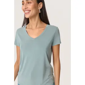 T-Shirt Soaked in Luxury Columbine image-5