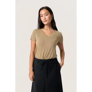 T-Shirt Soaked in Luxury Columbine image-2