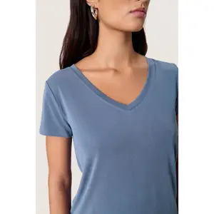 T-Shirt Soaked in Luxury Columbine image-2