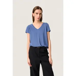 T-Shirt Soaked in Luxury Columbine image-5