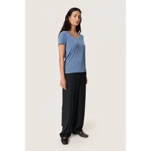 Damska koszulka z dekoltem w szpic Soaked in Luxury Columbine image-3