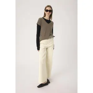 T-Shirt Soaked in Luxury Columbine image-1