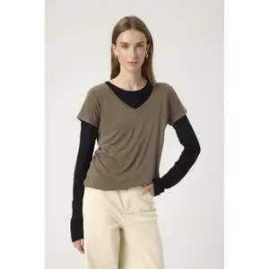 T-Shirt Soaked in Luxury Columbine image-6