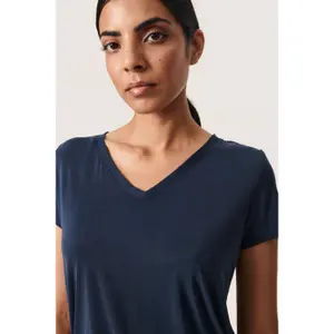 T-Shirt Soaked in Luxury Columbine image-3