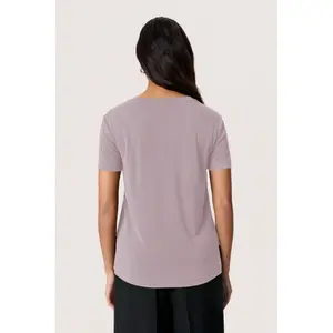 T-shirt  feminino Soaked in Luxury Columbine image-4