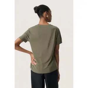 T-shirt de mulher Soaked in Luxury Columbine Crew image-5