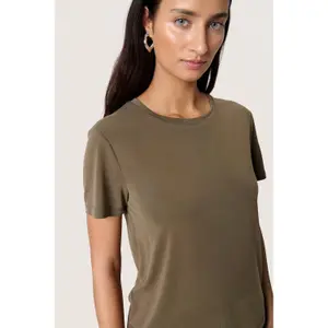 T-Shirt Soaked in Luxury Columbine image-6