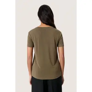 T-Shirt Soaked in Luxury Columbine image-3