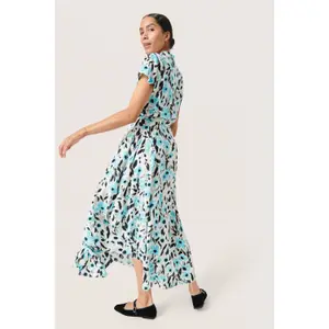 Vestuário feminino Soaked in Luxury Arjana Boho Campaign image-3