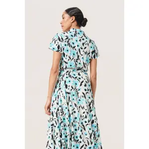 Vestuário feminino Soaked in Luxury Arjana Boho Campaign image-5