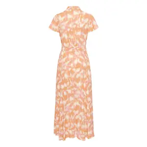 Vestuário feminino Soaked in Luxury Arjana Boho Campaign image-2