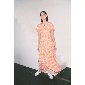 Vestuário feminino Soaked in Luxury Arjana Boho Campaign image-5