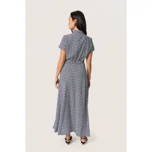 Vestuário feminino Soaked in Luxury Arjana Boho Campaign image-3