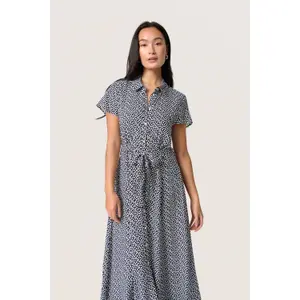 Vestuário feminino Soaked in Luxury Arjana Boho Campaign image-4