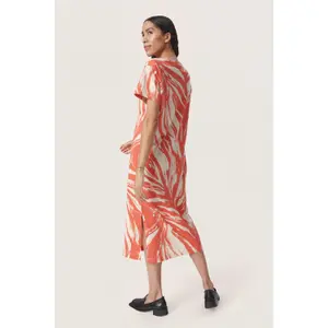 Women's t-shirt dress Soaked in Luxury Eva image-3