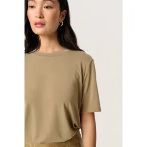 T-shirt de mulher Soaked in Luxury Columbine Loose fit image-5