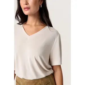 T-shirt com decote em V para mulher Soaked in Luxury Columbine Loose fit image-5