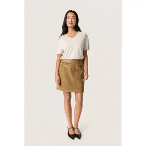 T-shirt com decote em V para mulher Soaked in Luxury Columbine Loose fit image-1