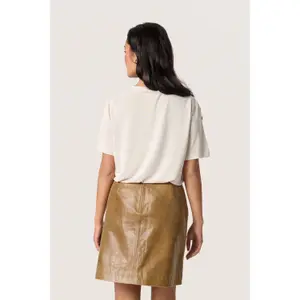 T-shirt com decote em V para mulher Soaked in Luxury Columbine Loose fit image-4