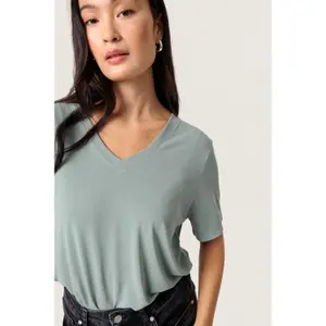 T-shirt com decote em V para mulher Soaked in Luxury Columbine Loose fit image-5