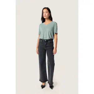 T-shirt com decote em V para mulher Soaked in Luxury Columbine Loose fit image-1