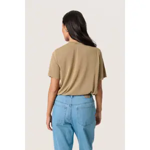 T-shirt com decote em V para mulher Soaked in Luxury Columbine Loose fit image-5