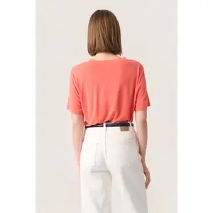 T-shirt com decote em V para mulher Soaked in Luxury Columbine Loose fit image-4