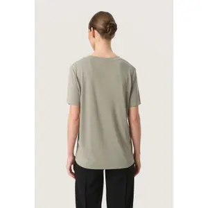 T-shirt com decote em V para mulher Soaked in Luxury Columbine Loose fit image-4