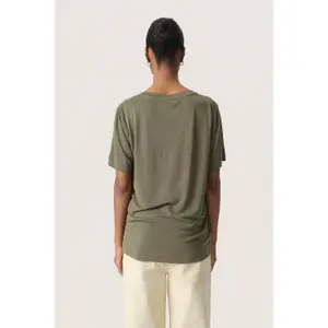 T-Shirt Soaked in Luxury Columbine image-6