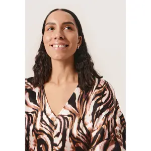 Vestuário feminino Soaked in Luxury Leighton Evita image-5