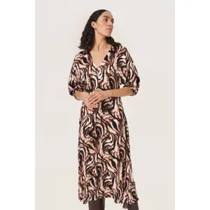 Vestuário feminino Soaked in Luxury Leighton Evita image-1