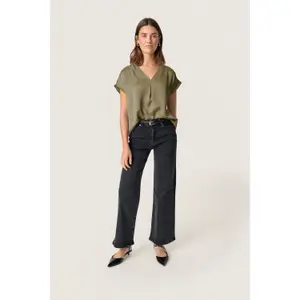 Camiseta de mujer Soaked in Luxury Ioana Marija image-1