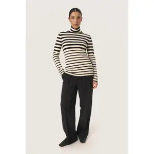 Gestreifter Rollkragenpullover für Damen Soaked in Luxury Spina image-3