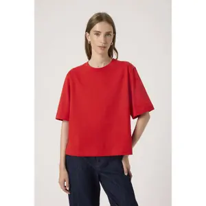 T-Shirt Soaked in Luxury Jina image-1