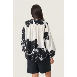 Woman's shirt Soaked in Luxury Joanne image-3