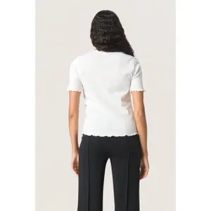 T-shirt campanha do Dia dos Namorados mulher Soaked in Luxury Venola image-5