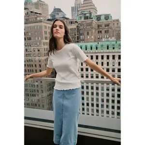 T-shirt campanha do Dia dos Namorados mulher Soaked in Luxury Venola image-3