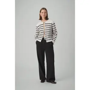 Women's vest Soaked in Luxury Haven image-4